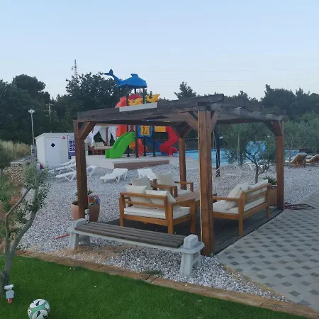 Jacuzi In The Olive Grove Camping Pula