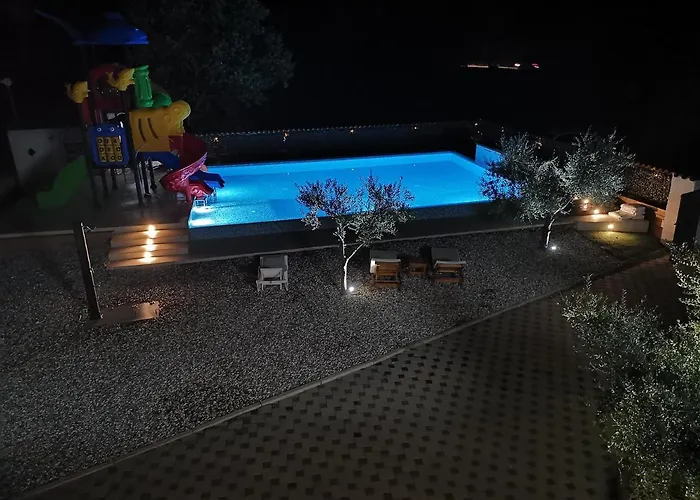 Jacuzi In The Olive Grove Camping Pula